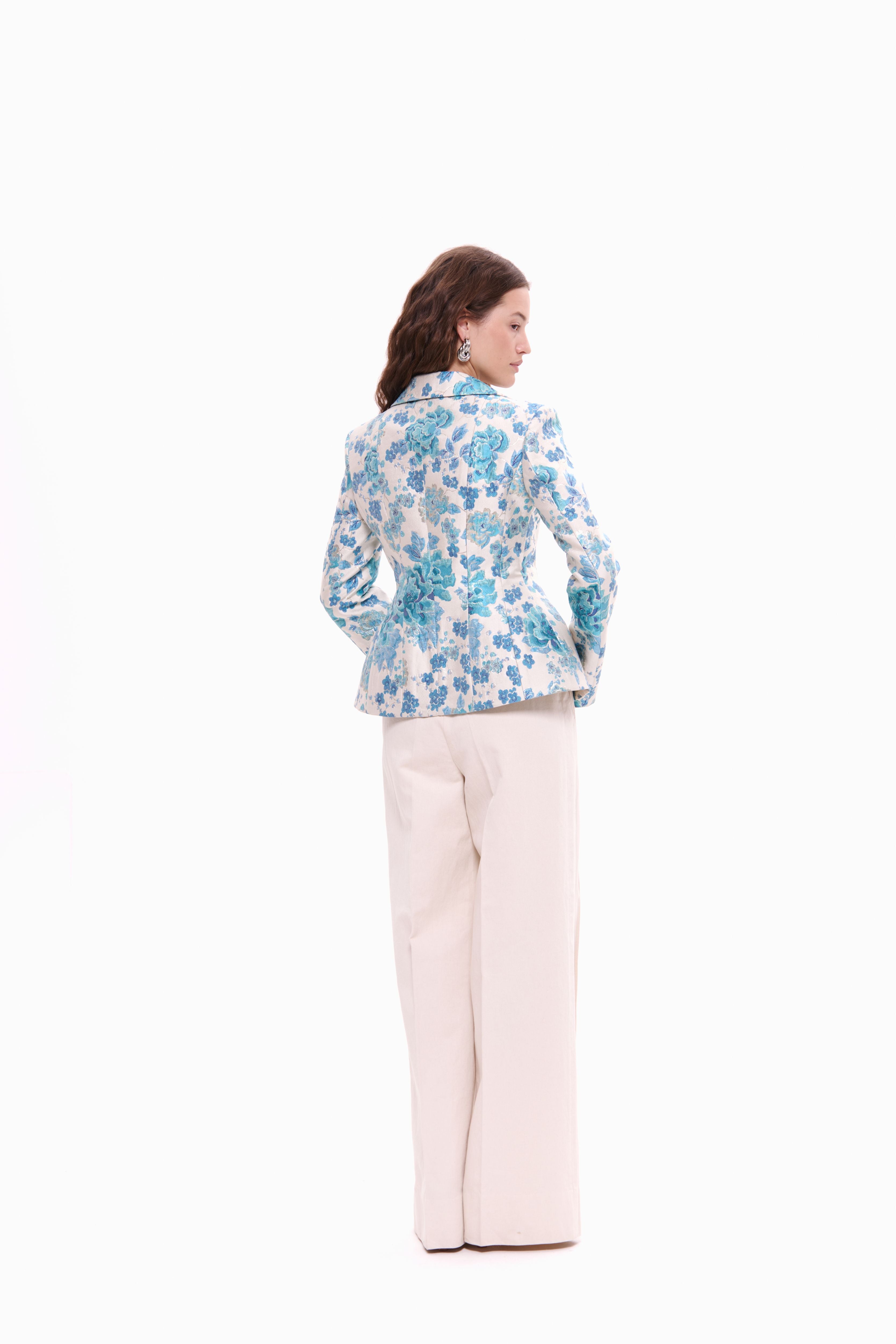 Woman wearing Jacket New Look Fleur by Mimaussy