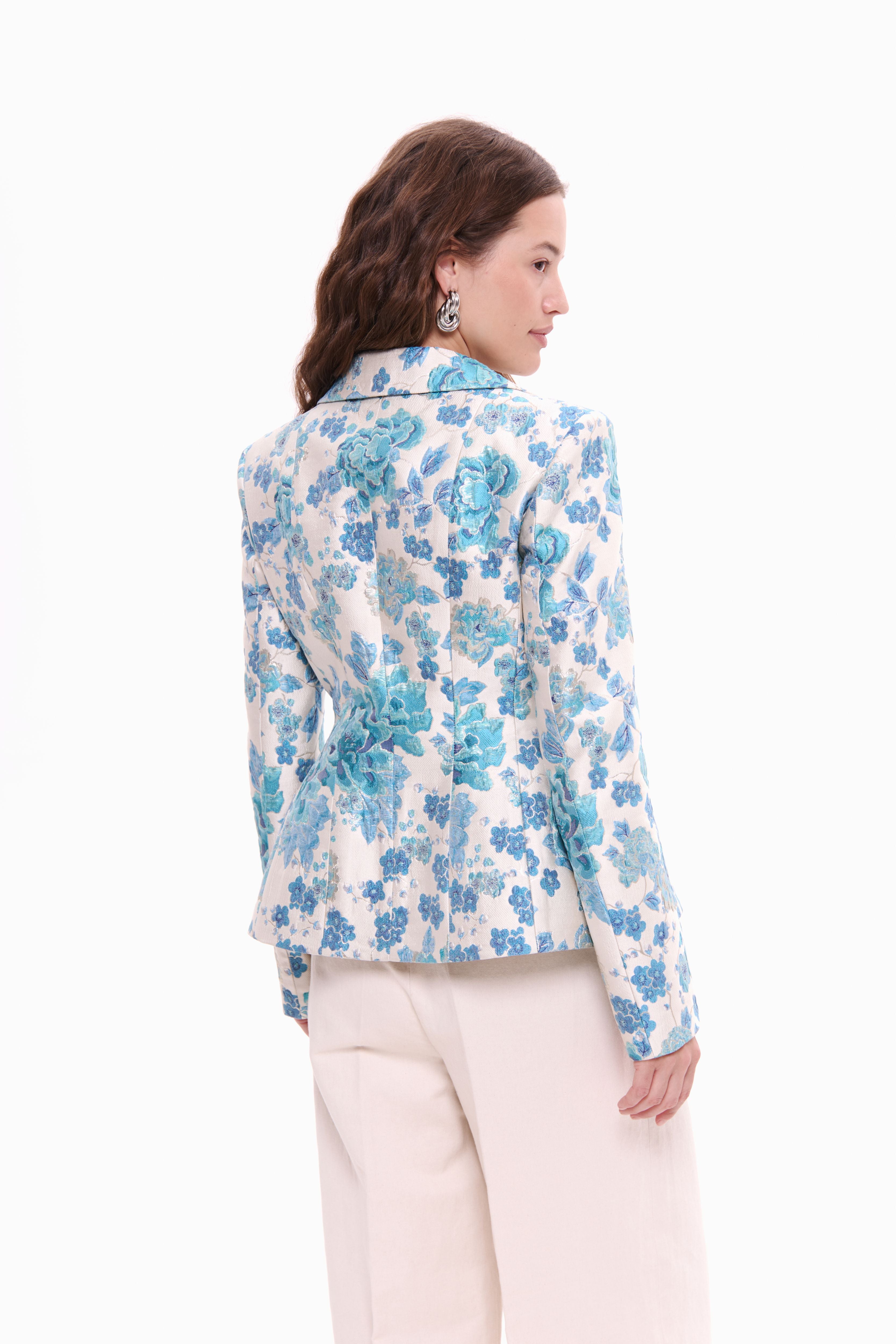Woman wearing Jacket New Look Fleur by Mimaussy