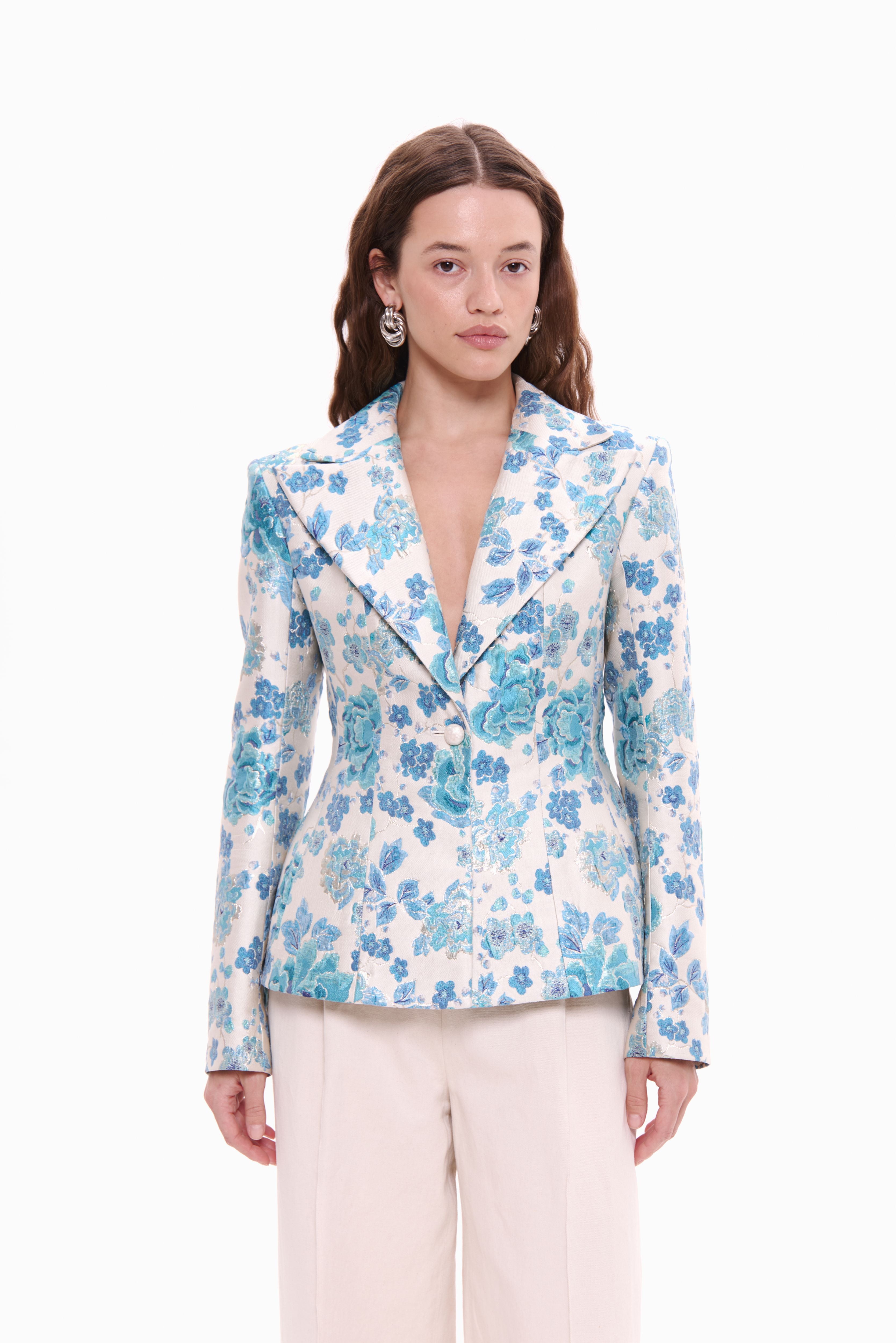 Woman wearing Jacket New Look Fleur by Mimaussy