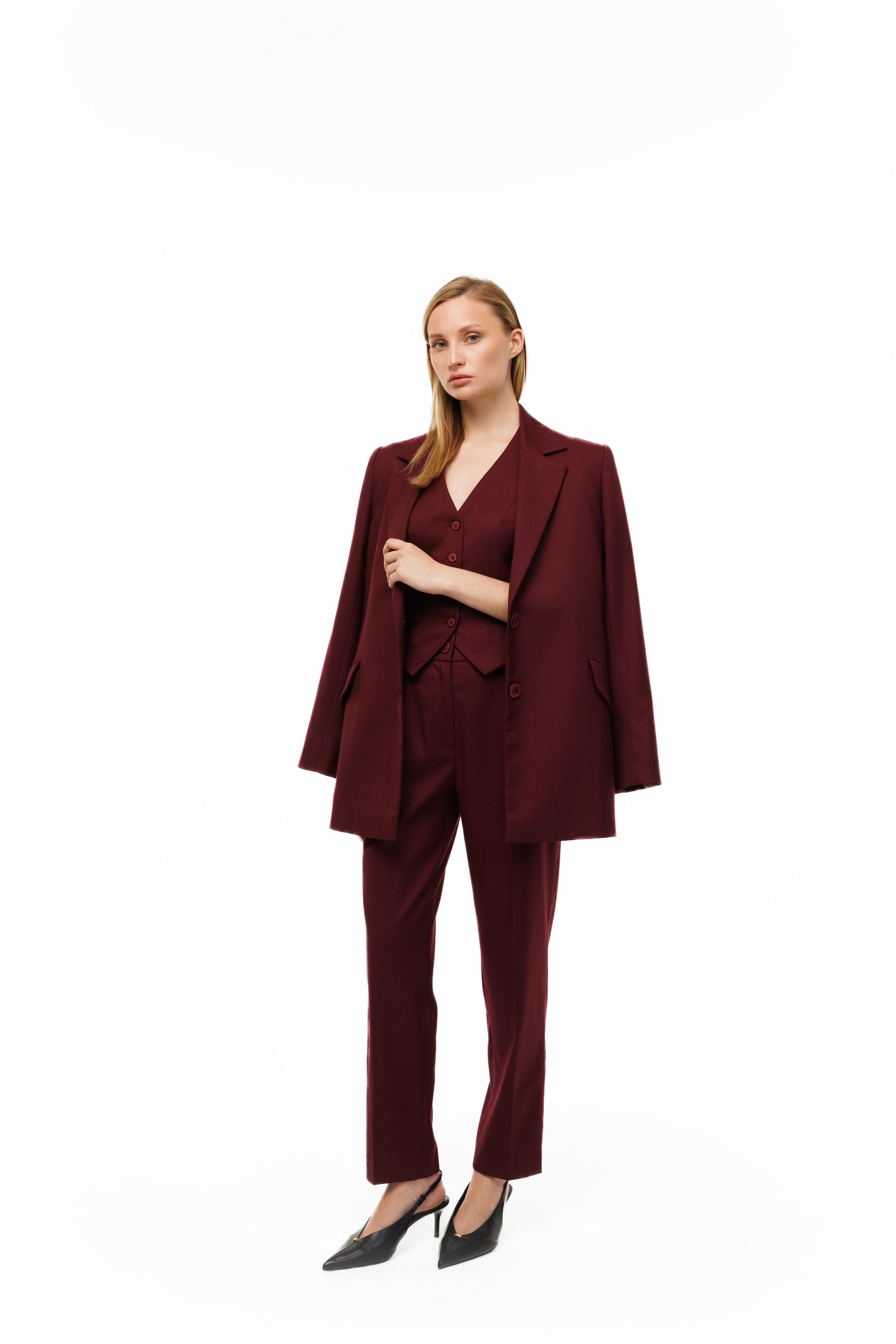 Woman wearing Oversized Blazer Burgundy by Mimaussy