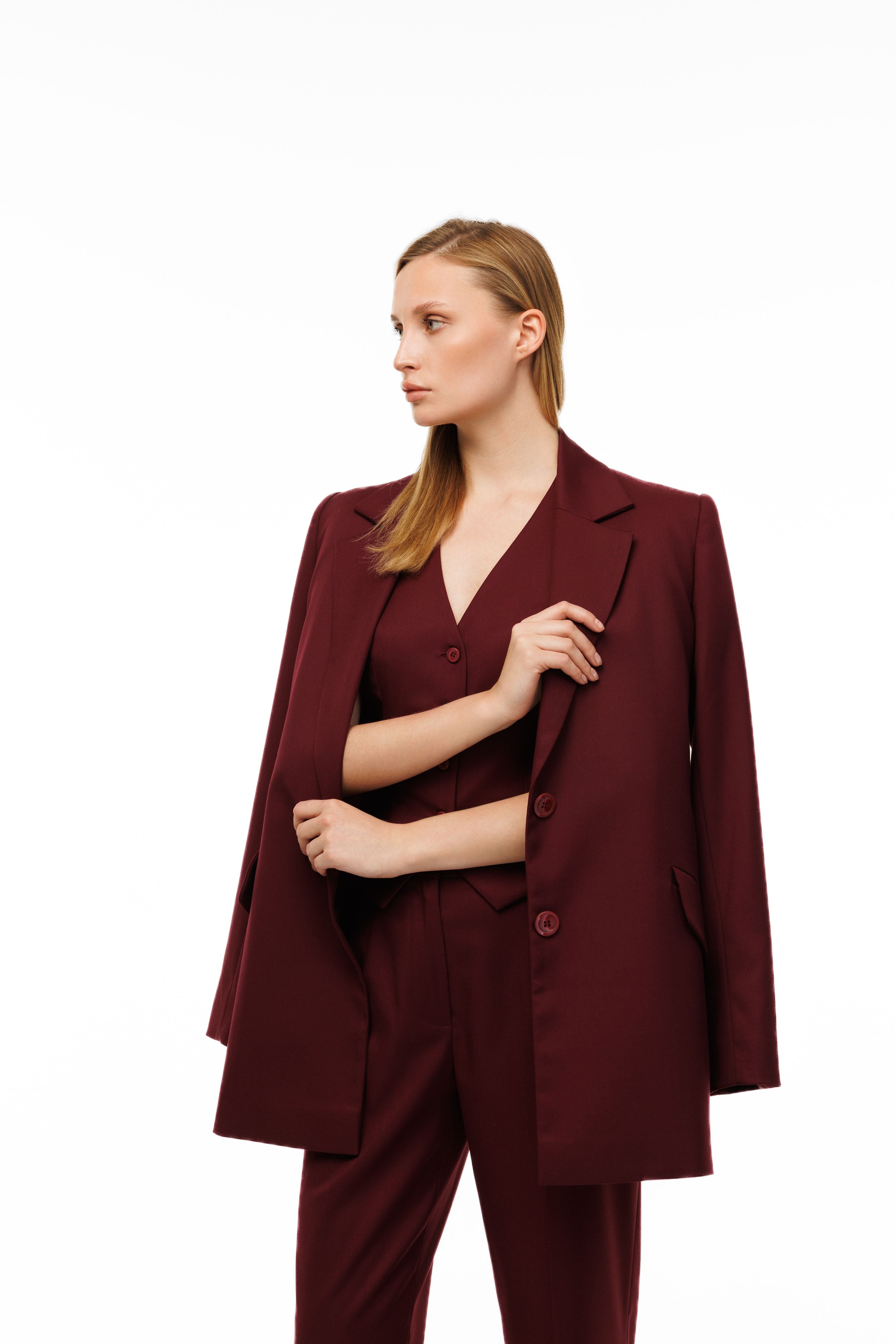 Woman wearing Oversized Blazer Burgundy by Mimaussy