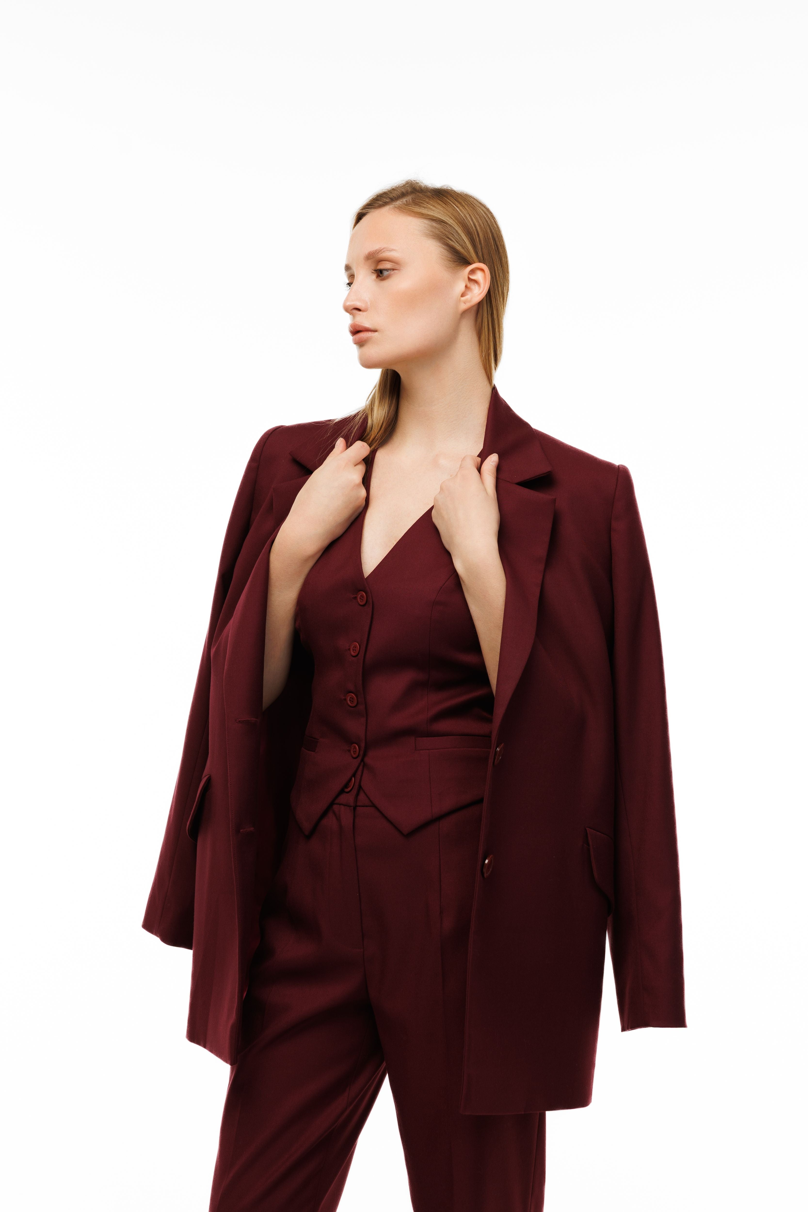 Woman wearing Oversized Blazer Burgundy by Mimaussy