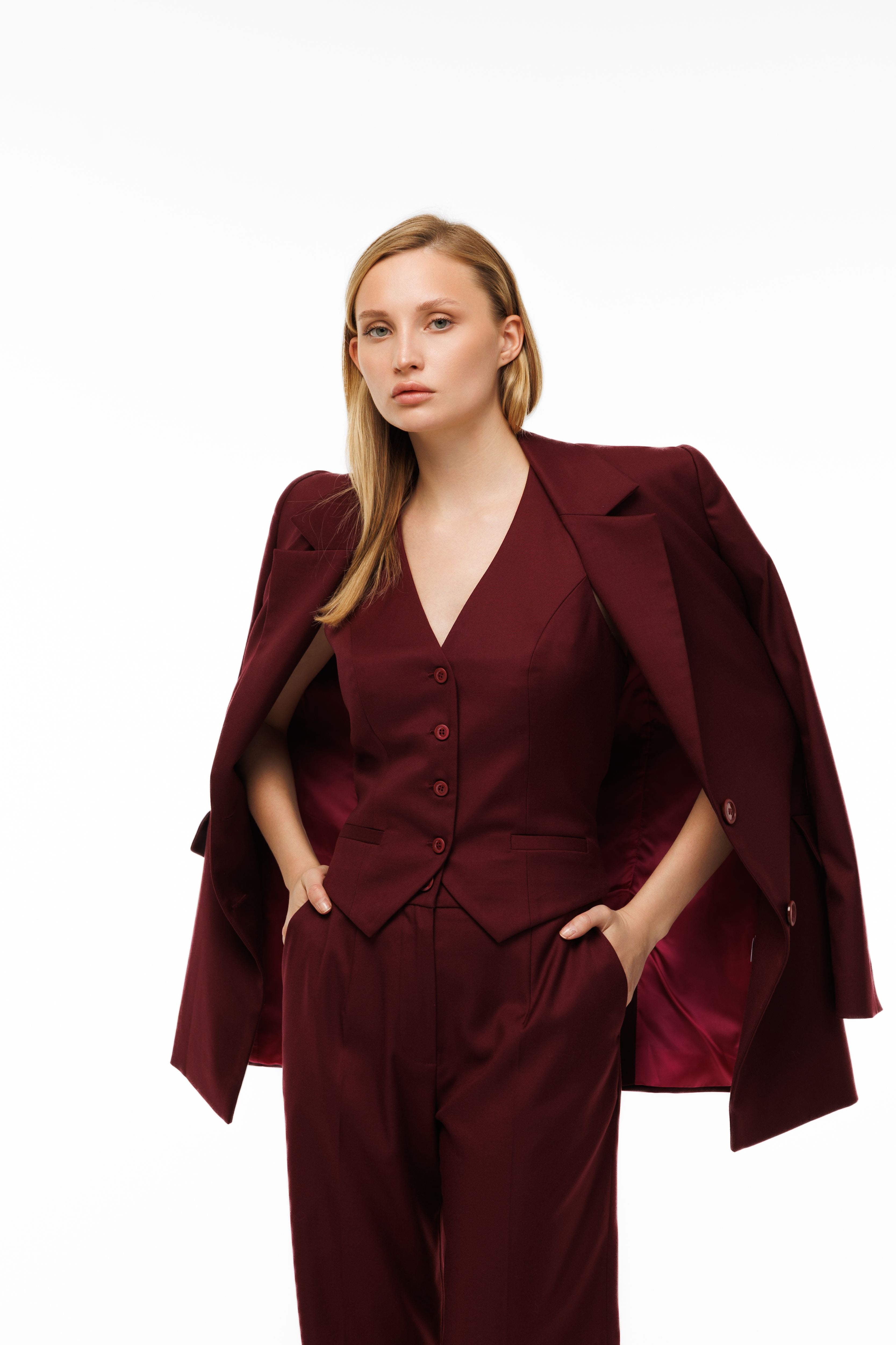 Woman wearing Oversized Blazer Burgundy by Mimaussy