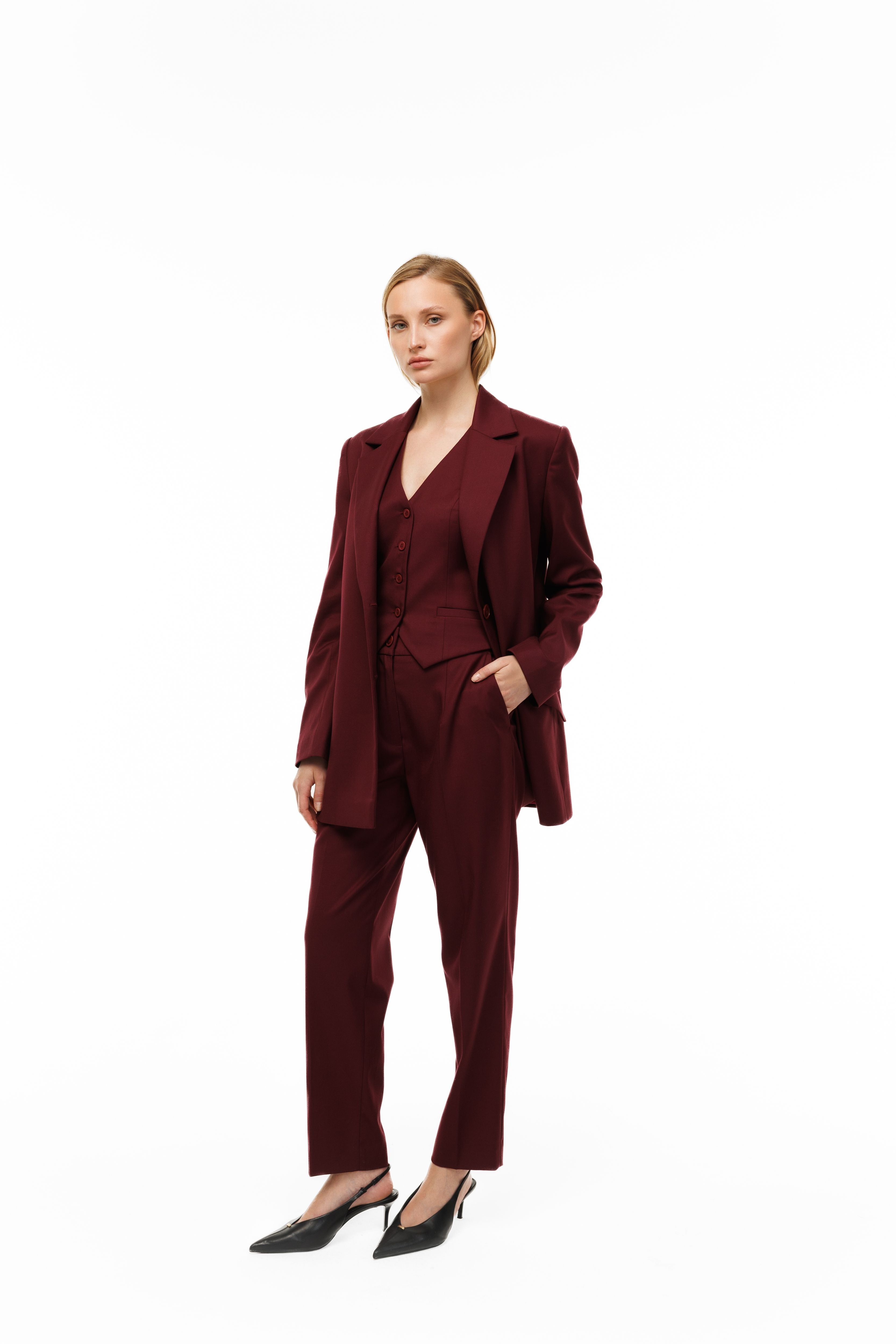 Woman wearing Oversized Blazer Burgundy by Mimaussy