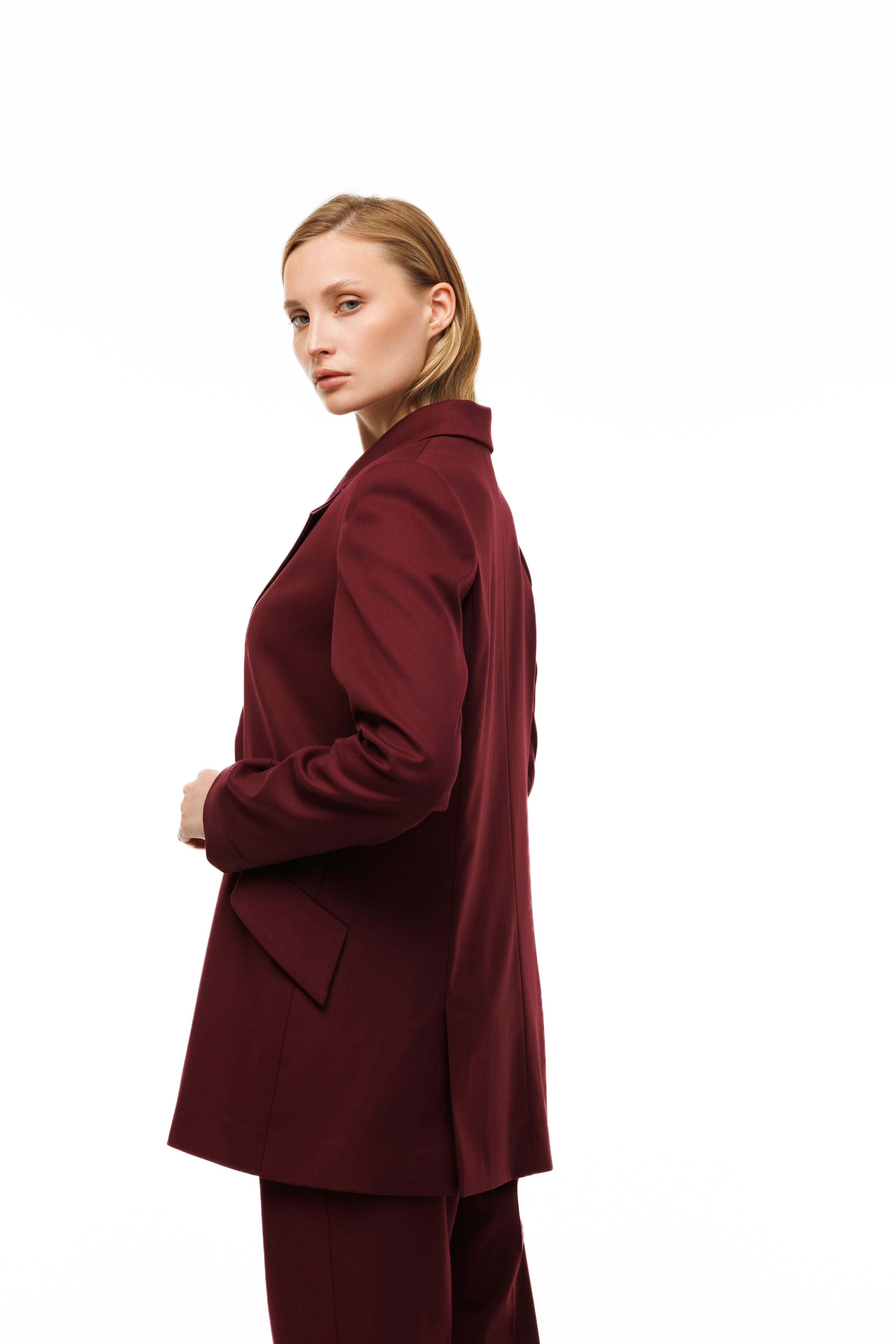 Woman wearing Oversized Blazer Burgundy by Mimaussy