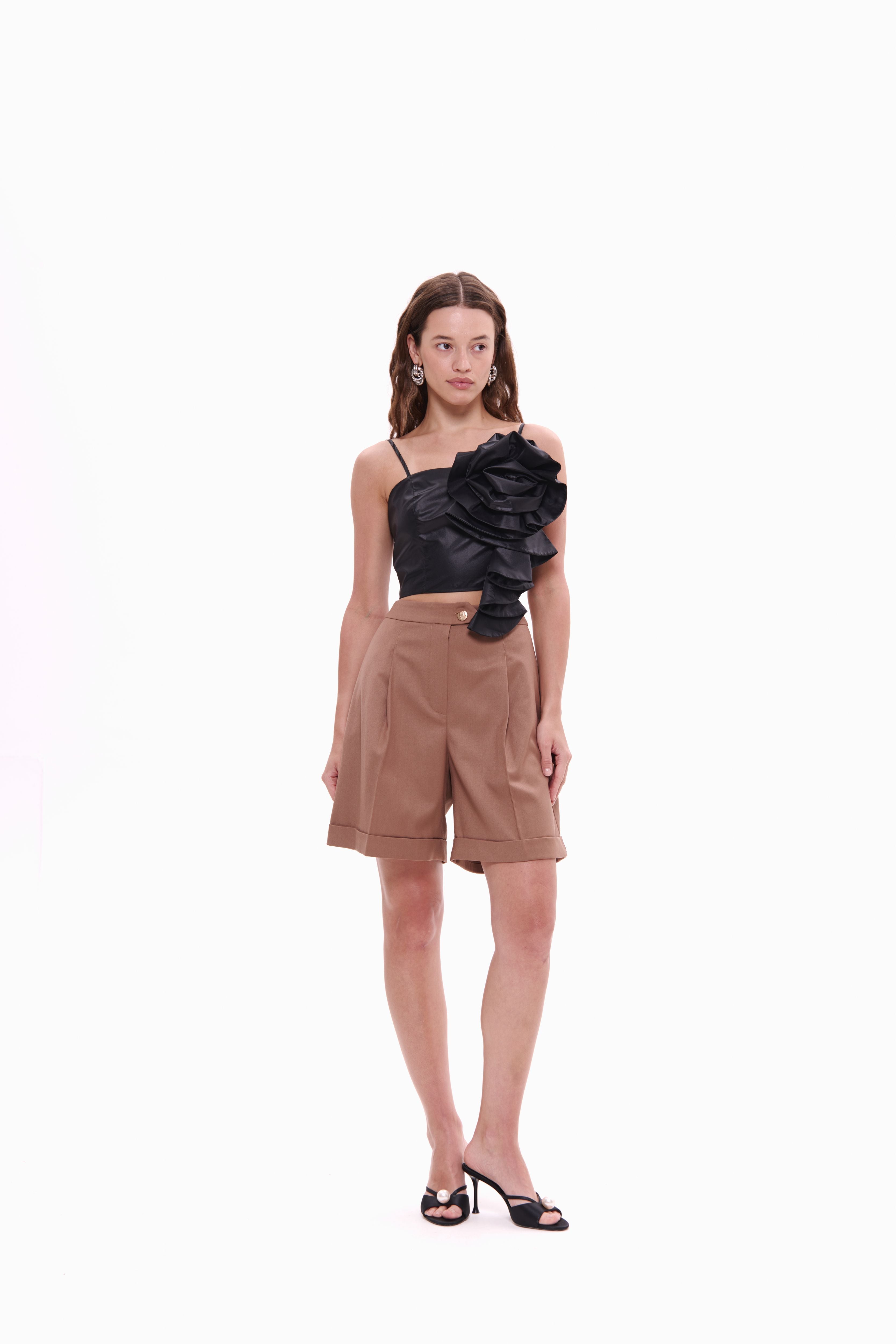 Woman wearing Top Rosette Noir by Mimaussy