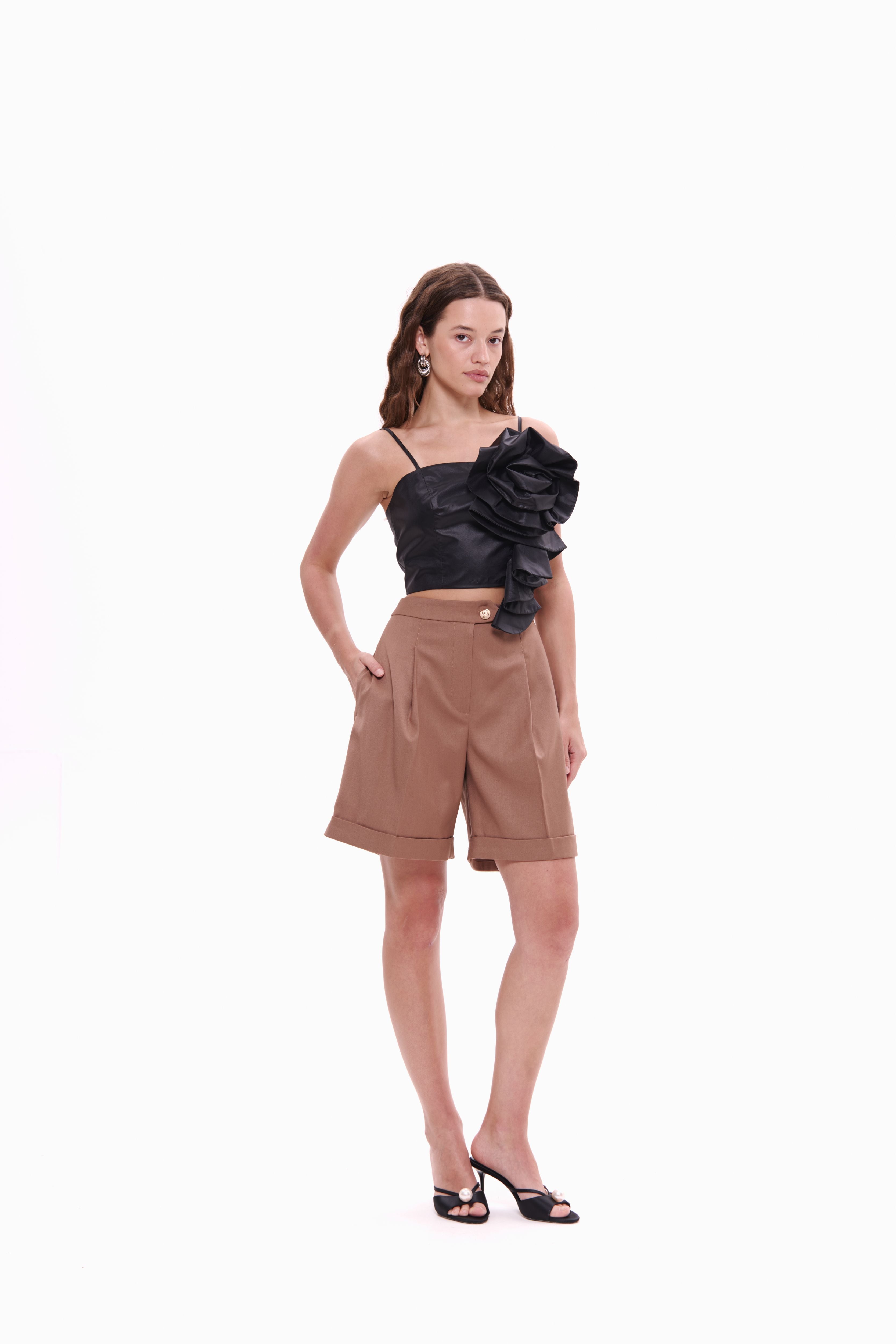 Woman wearing Top Rosette Noir by Mimaussy