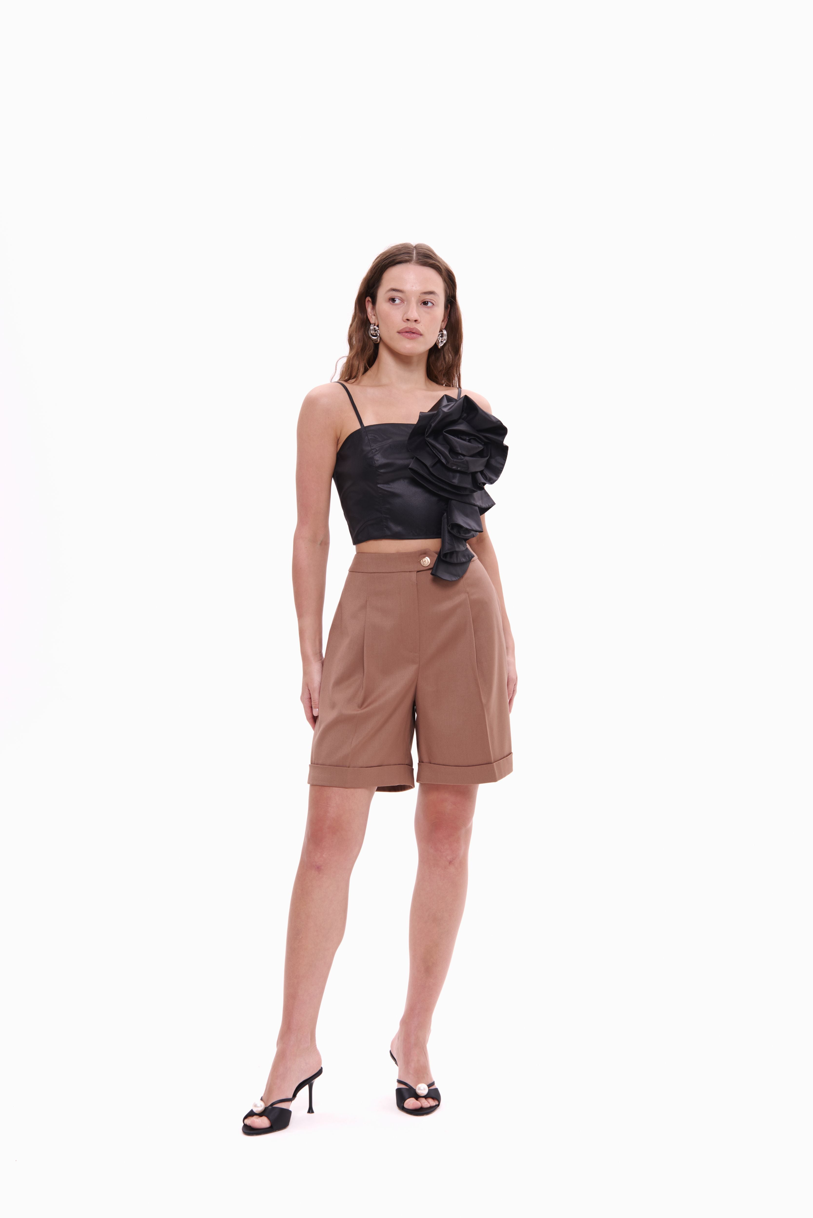 Woman wearing Top Rosette Noir by Mimaussy