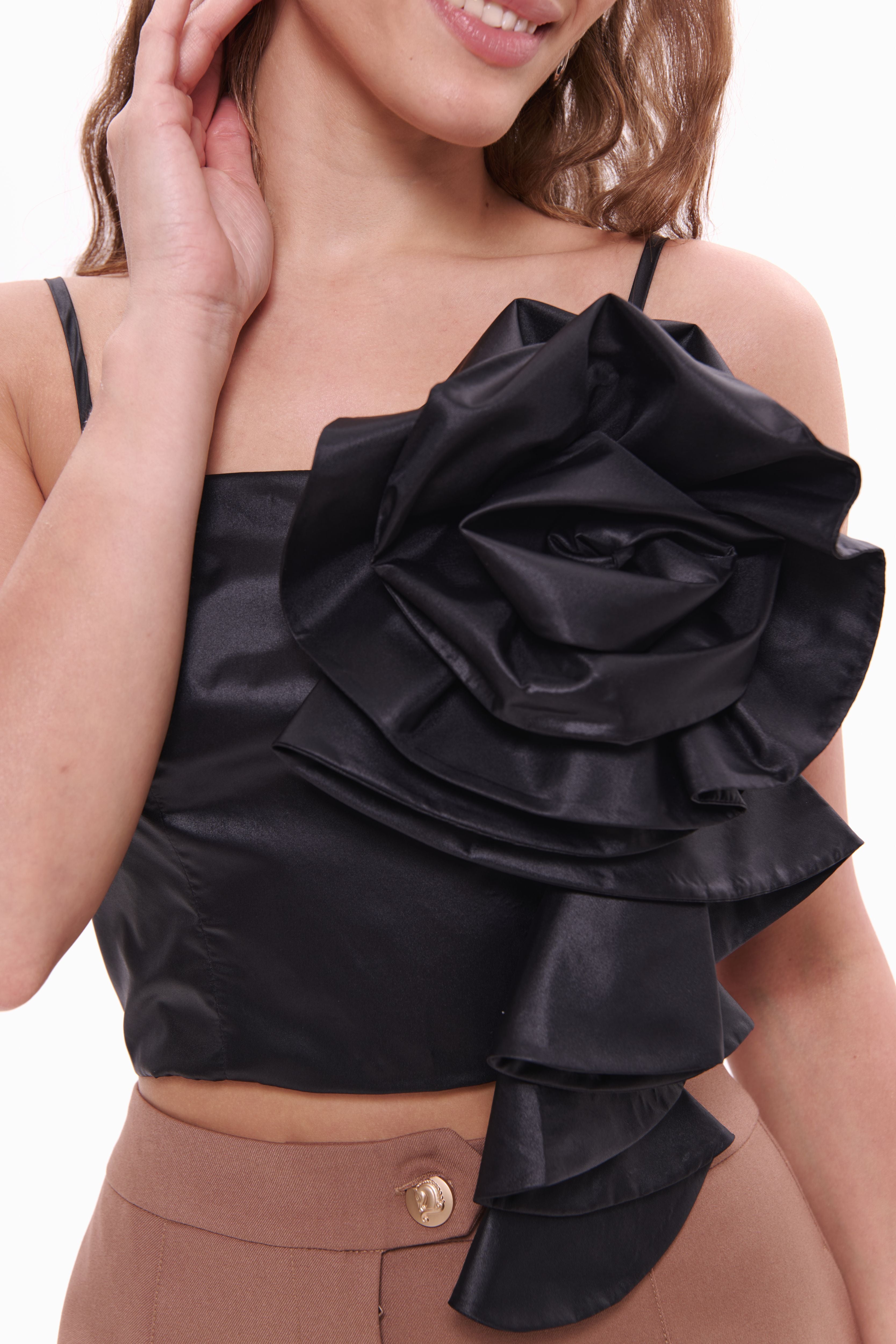 Woman wearing Top Rosette Noir by Mimaussy