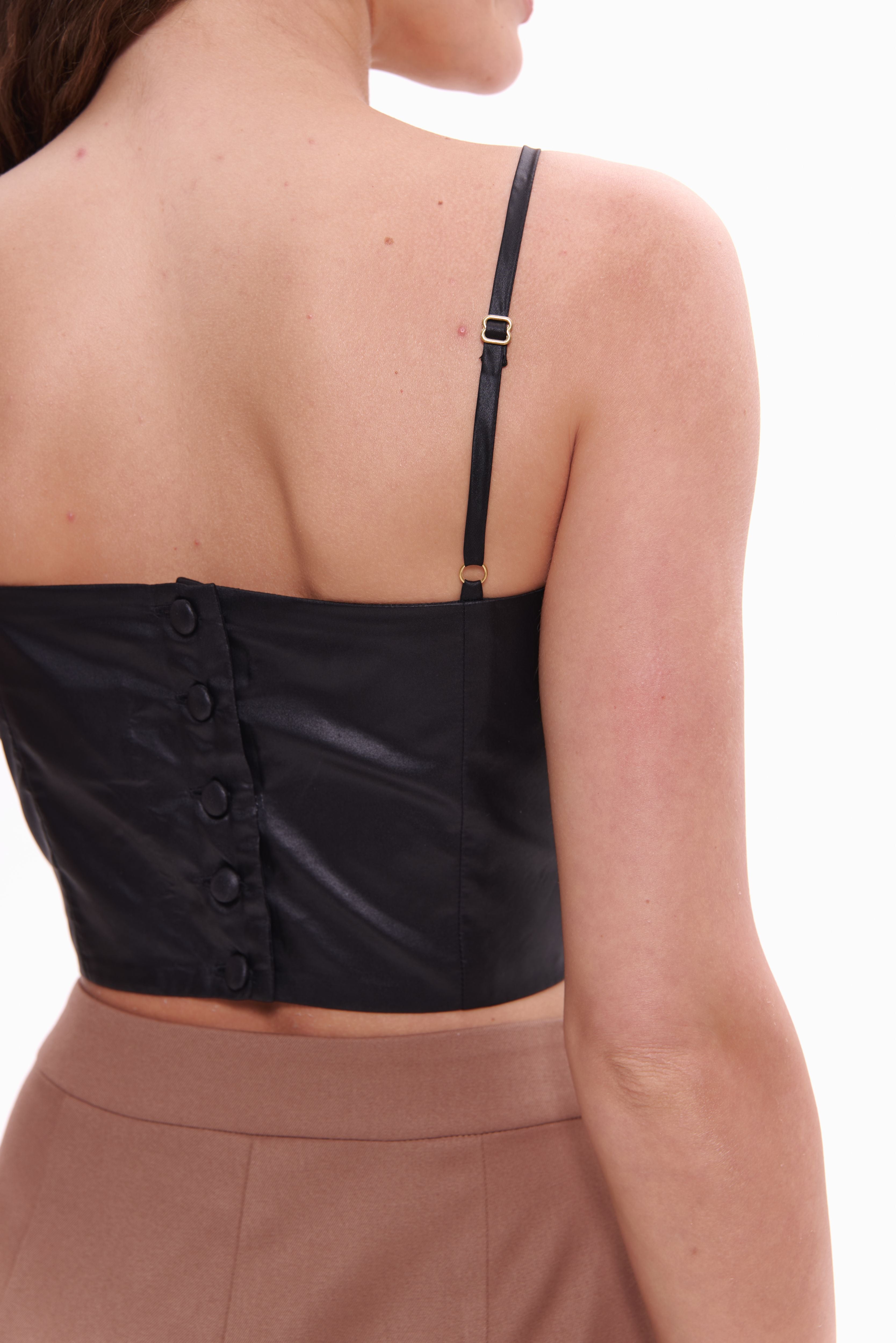 Woman wearing Top Rosette Noir by Mimaussy