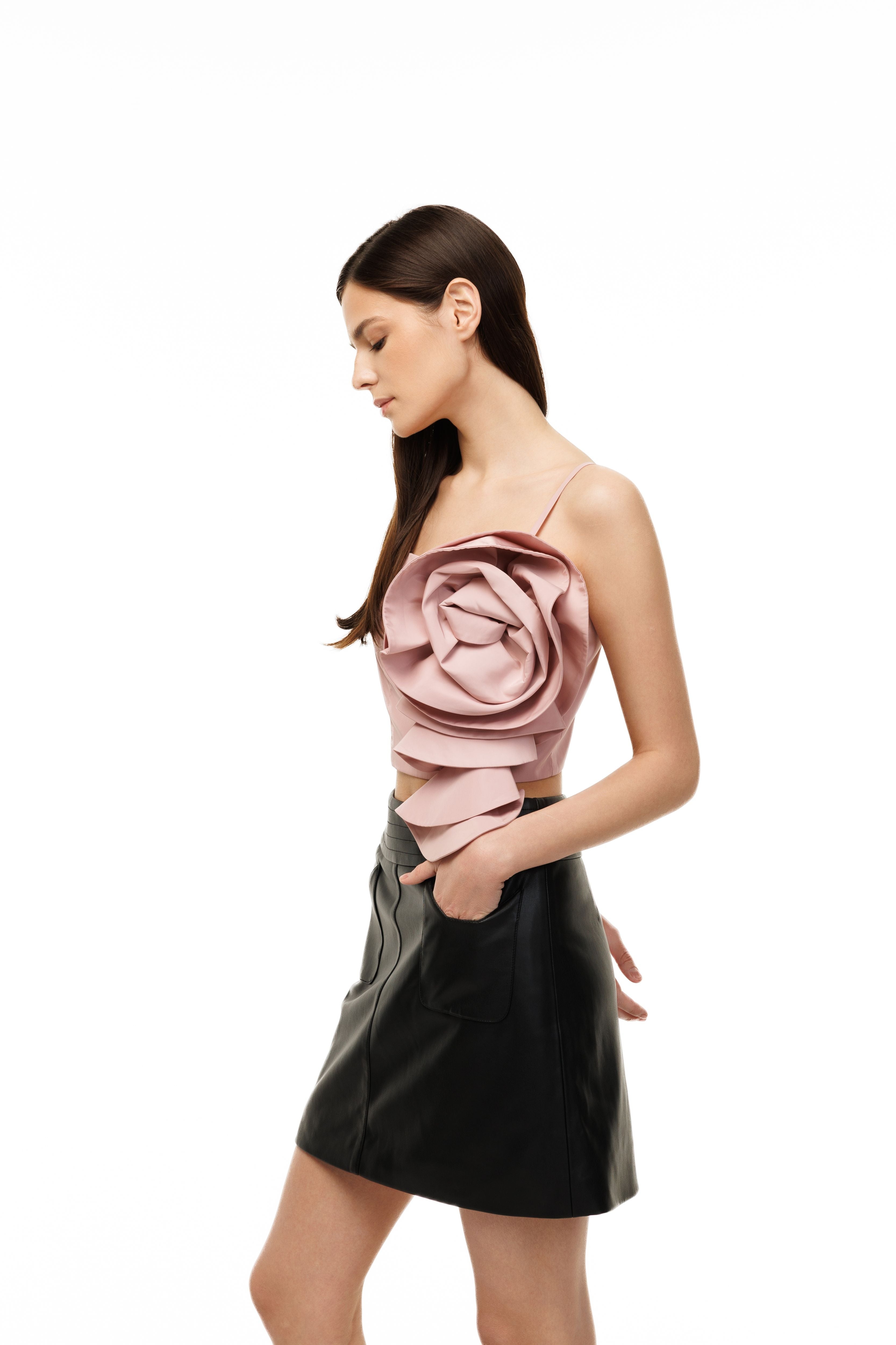 Woman wearing Top Rosette Poudree by Mimaussy